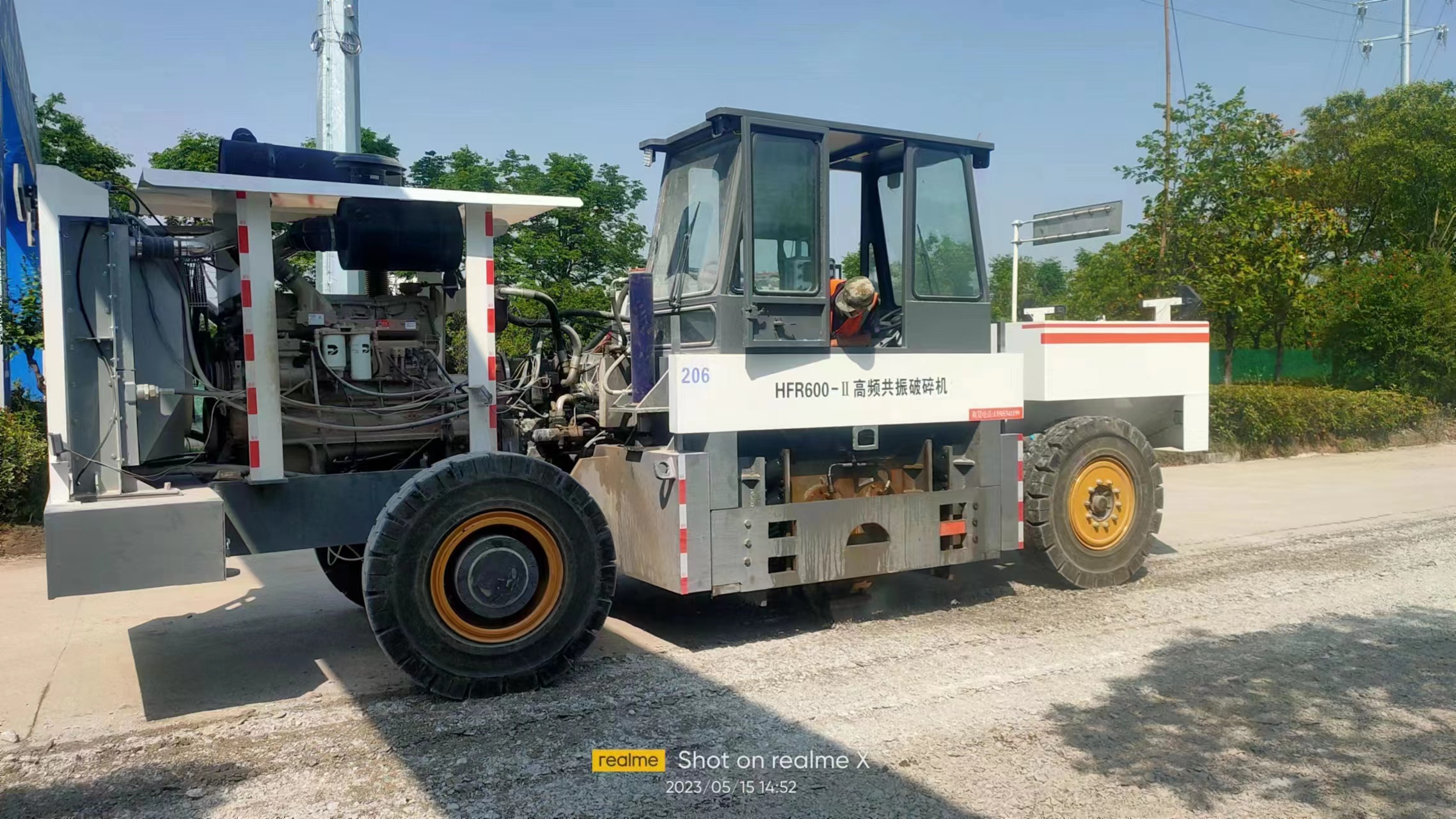 共振破碎机在旧水泥路面改造中的应用