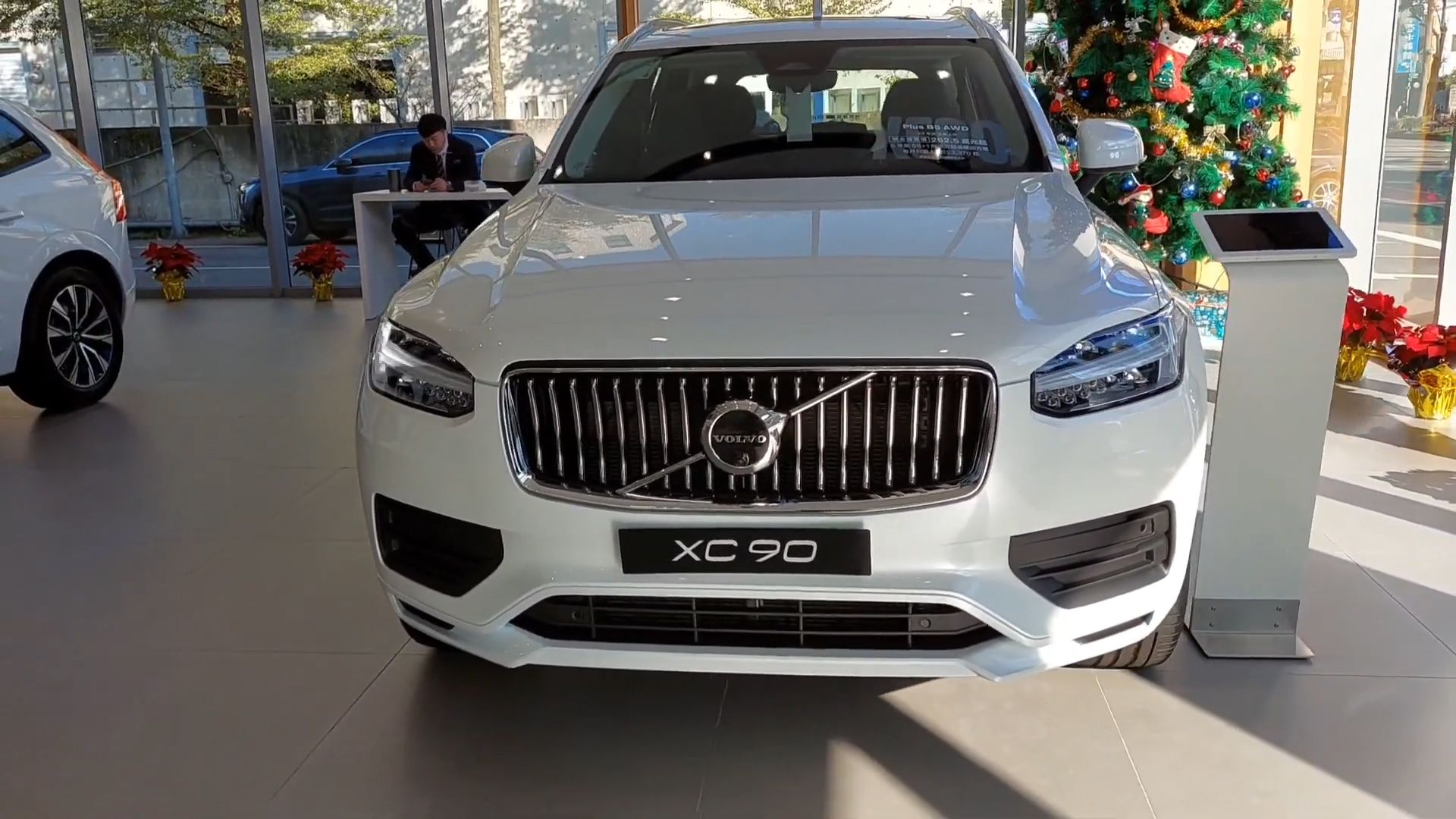 2023款沃尔沃xc90来了,颜值大涨,尺寸加大,选它还是宝马x5