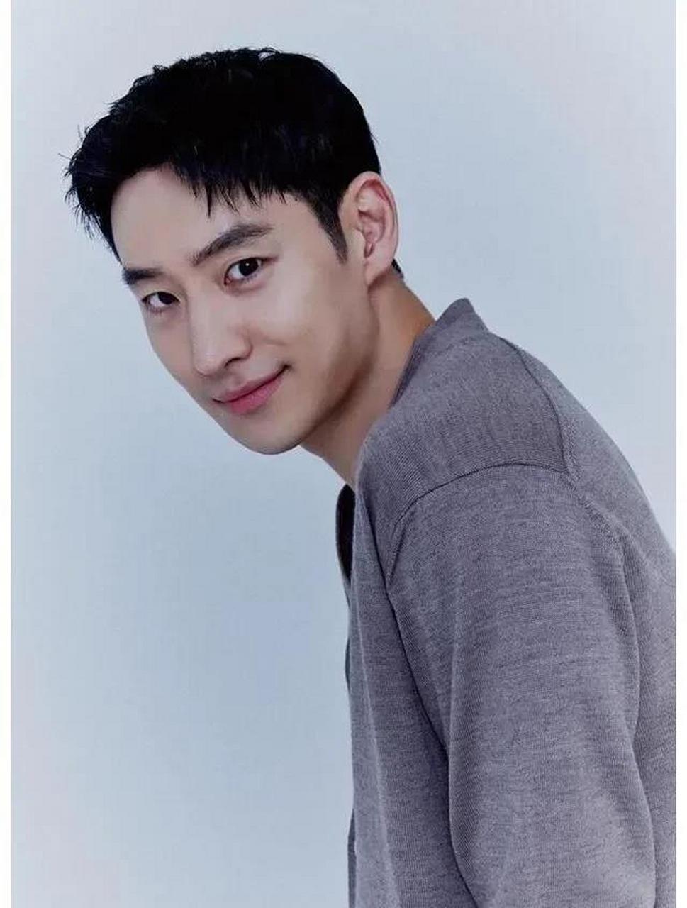 《模范出租车》男主李帝勋今年38了,你敢信吗[泪奔],都要40岁的人了