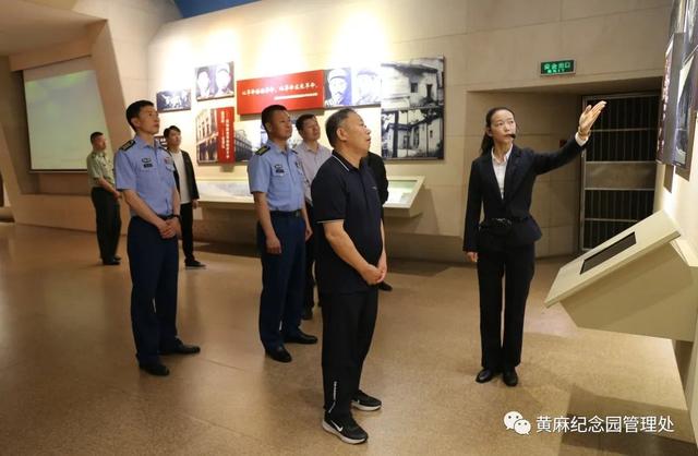 原湖北省军区少将副政委李尚林一行来黄麻纪念园参观调研