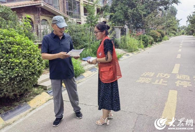 济宁高新区王因街道商住社区龙玺小区开展全民共建促平安"反诈骗"宣传