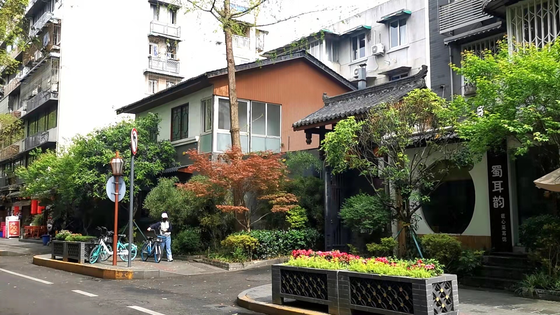 支矶石街,宽窄巷子边的最美街道,去感受和体味老成都的休闲!