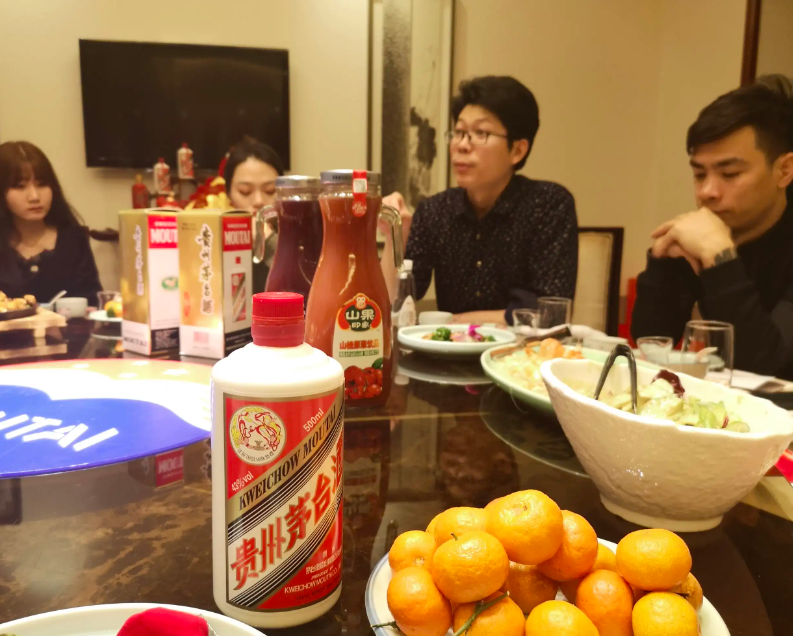 西安电子厂老板,30年来应酬只用"假茅台",却无一人识破,为啥