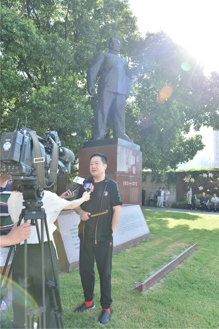孙徐春在沪剧舞台讲起四川话,为什么大家都叫好?