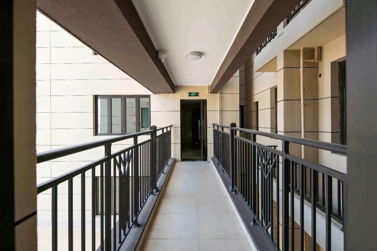 别人买房都不喜欢连廊,我哥们却专挑连廊户型买,住了一年说真香