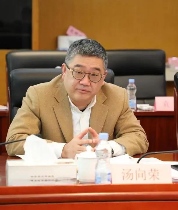 【委员记】汤向荣:以厚植职教情怀坚守以爱育人,以用心履职尽责展显