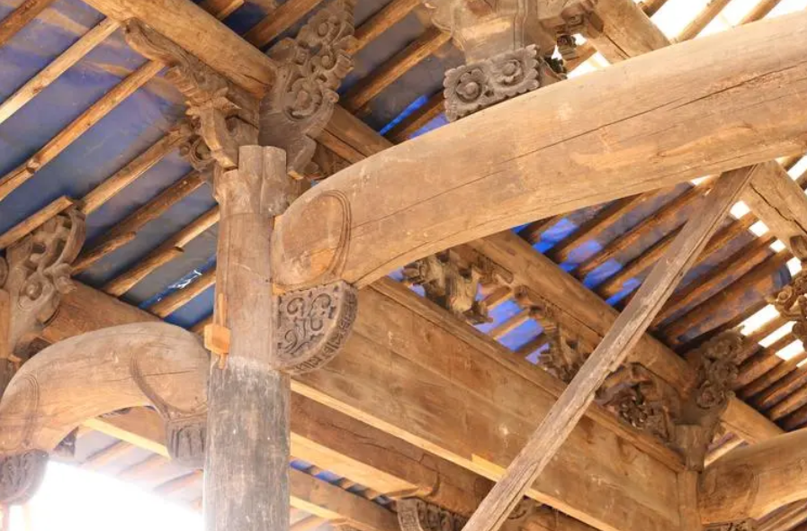 修建寺庙大雄宝殿用菠萝格木材制作木结构好吗?