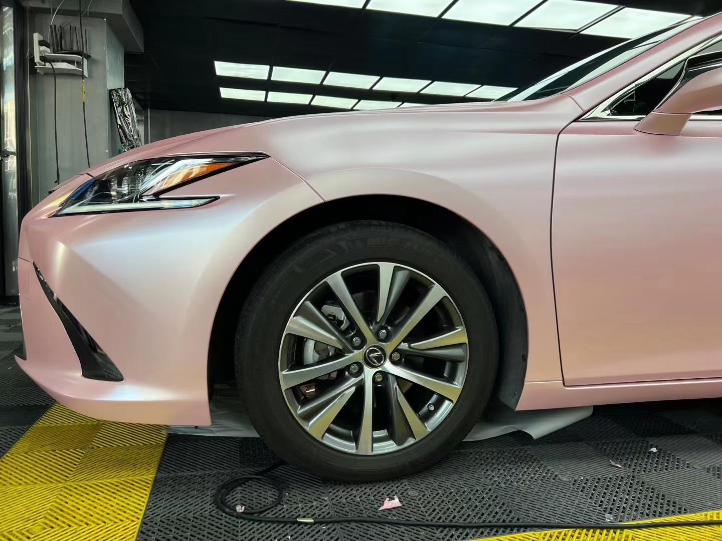 雷克萨斯菲卡改色膜电光樱花粉