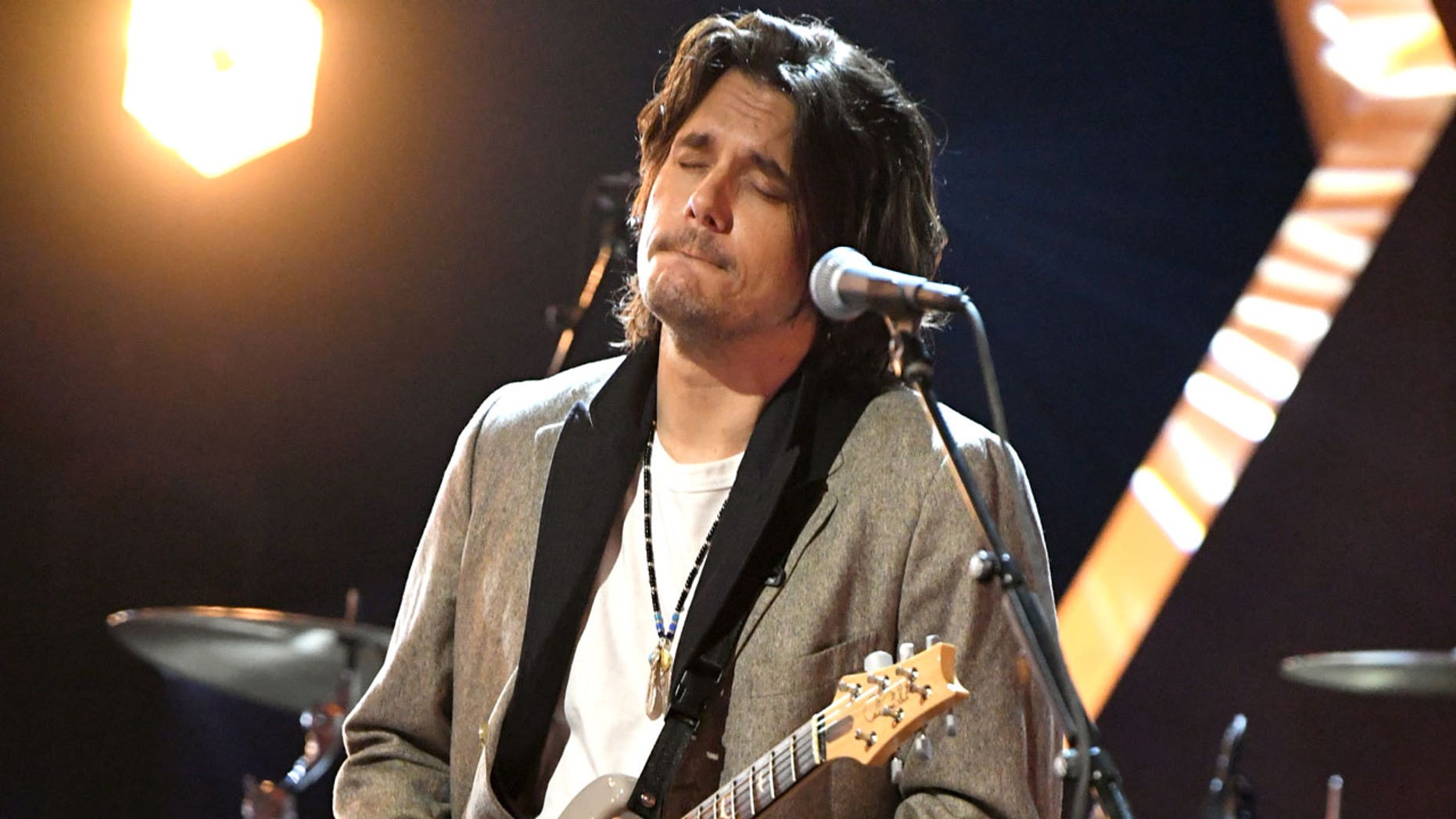 囧妹约翰·梅尔确诊新冠有点囧,和摇滚乐队的演出计划被取消!