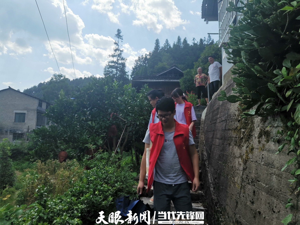 剑河县敏洞乡西部志愿者开展"八·一"慰问志愿服务活动