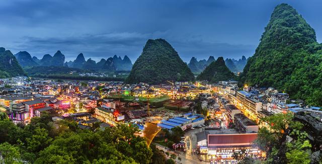 低头看书,抬头看世界