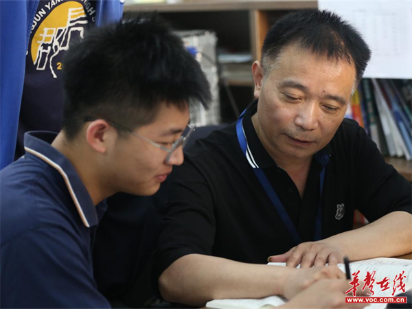 程德华:教学"高手" 奥赛"里手" 带班"能手"