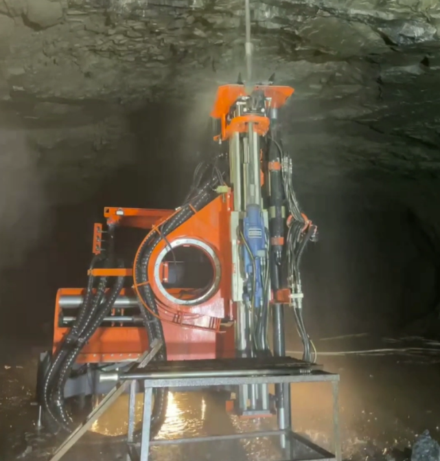 铁矿铅锌矿采矿实例-沃思德液压凿岩机a18d/l掘进台车/中深孔台车