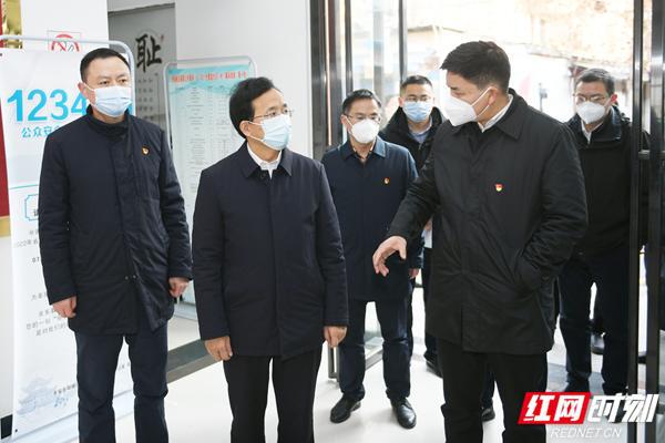 谢群来岳阳楼区调研"群英断是非"基层治理工作法