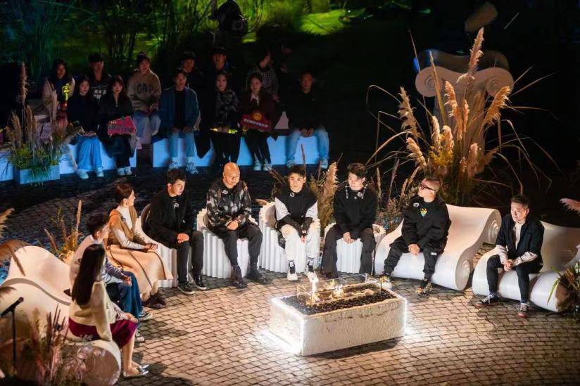 赏乐|冬季需暖意,当这些歌手围炉而唱,《围炉音乐会》第五季开播