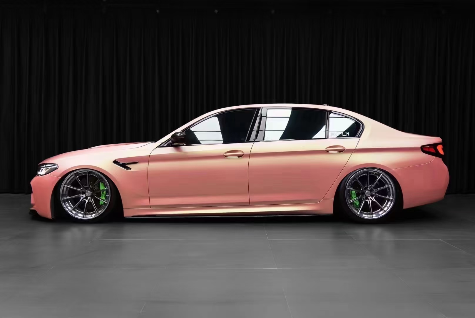 宝马5系ekfilm改色膜玫瑰粉金,柔柔的梦幻粉金色调