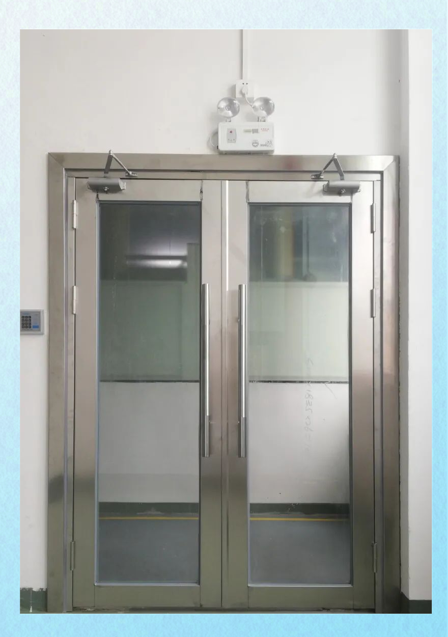 防火安全新选择,不锈钢防火玻璃门解析