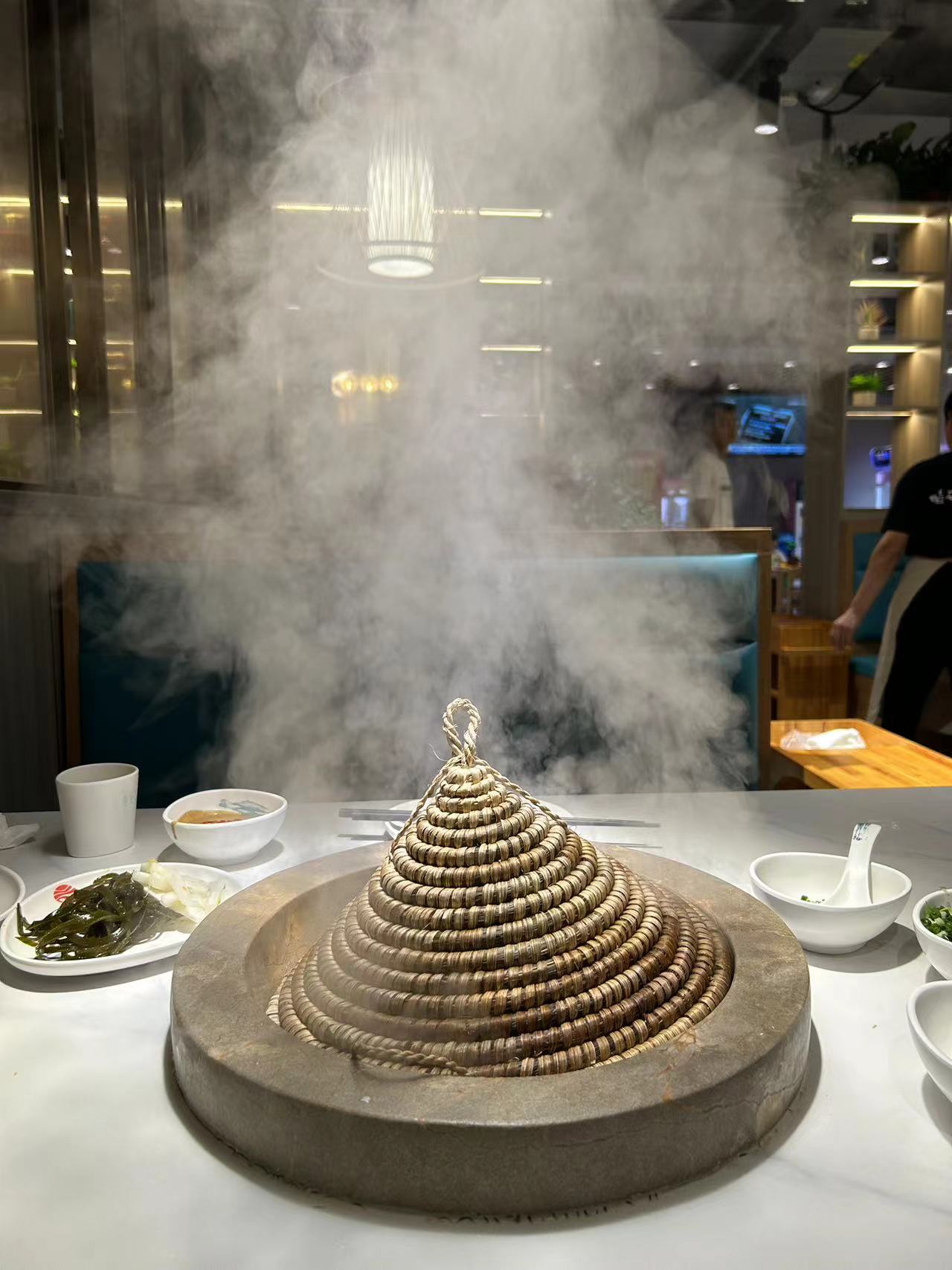 云南蒸汽石锅鱼全国总部原创团队十五年中王宏亮