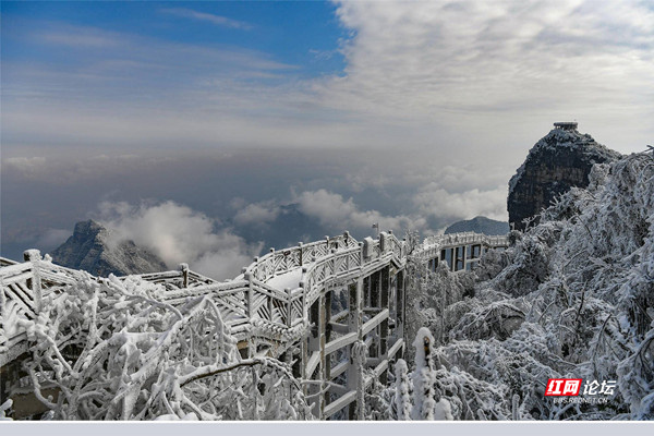 张家界天门山冬雪美景图片