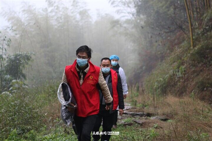 赤水長沙鎮:送醫送藥下鄉 將溫暖送到群眾身邊