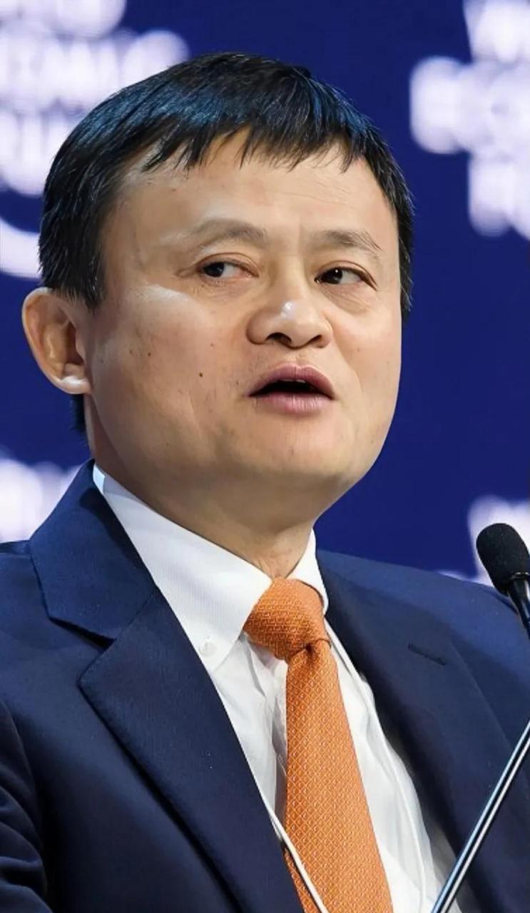 马云插着兜,笑而不语.