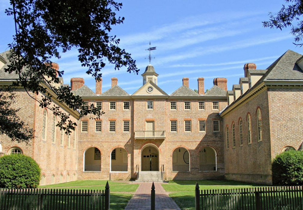 吉祥物是"哈士奇"的美国公立常青藤:康涅狄格大学