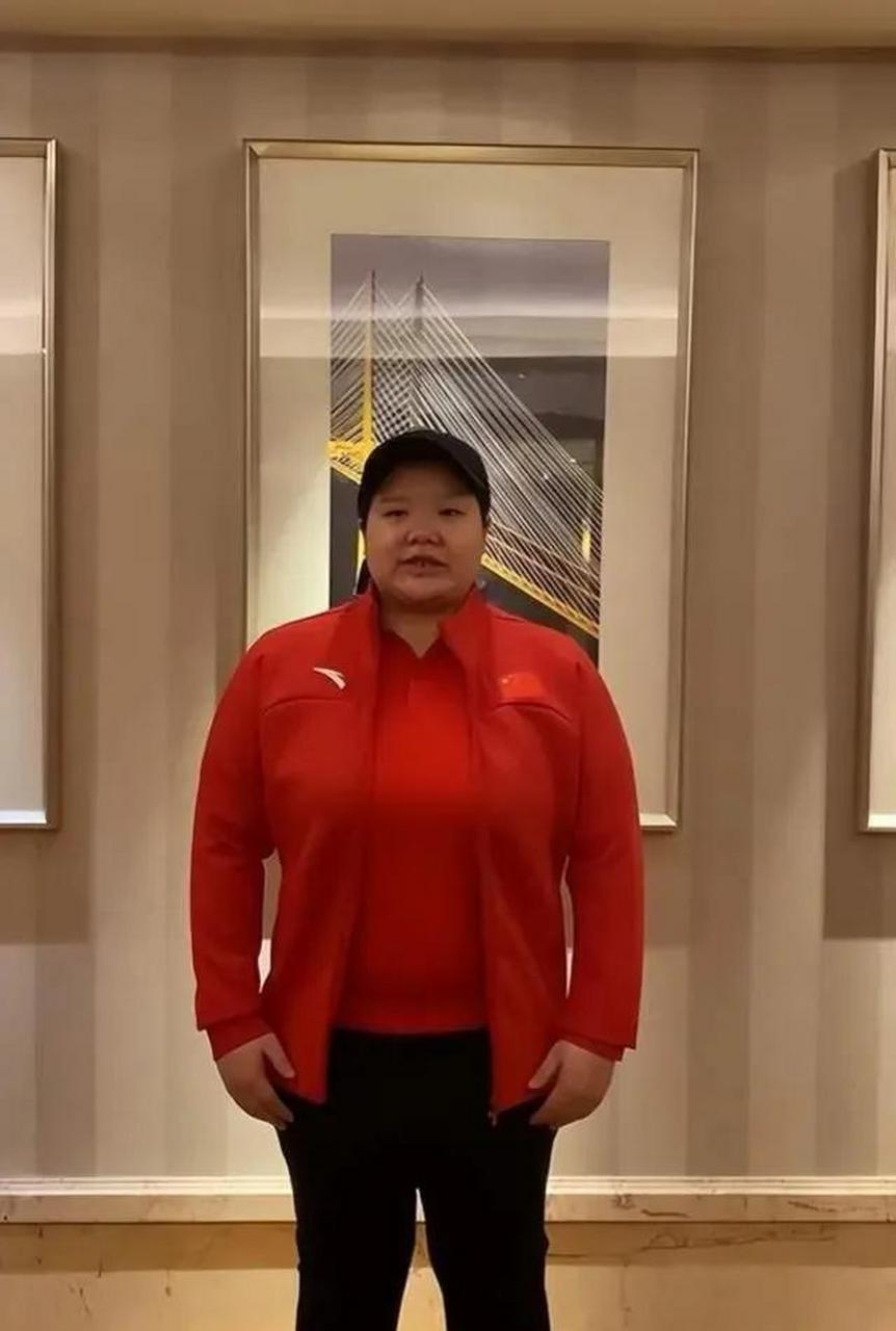 曾经的体操冠军发福严重啊,据她自己说体重100公斤了.为什么不减肥呢.