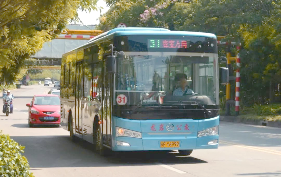 龙岩市65岁以上老人免费公交政策详解