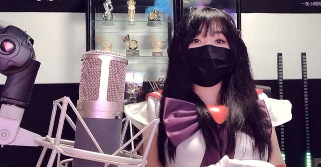 小团团4周年庆cos水冰月自嘲美少女壮士,自曝体重,却被质疑假胸