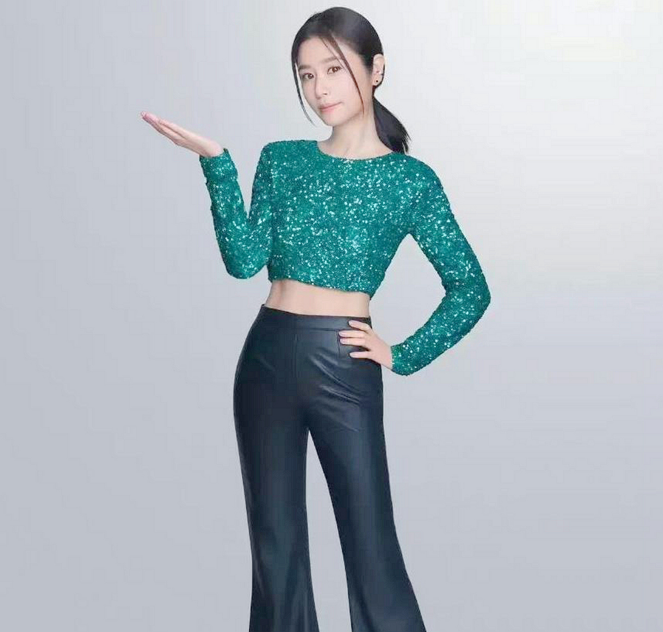 林心如品牌最新写真发布,好身材不输林志玲