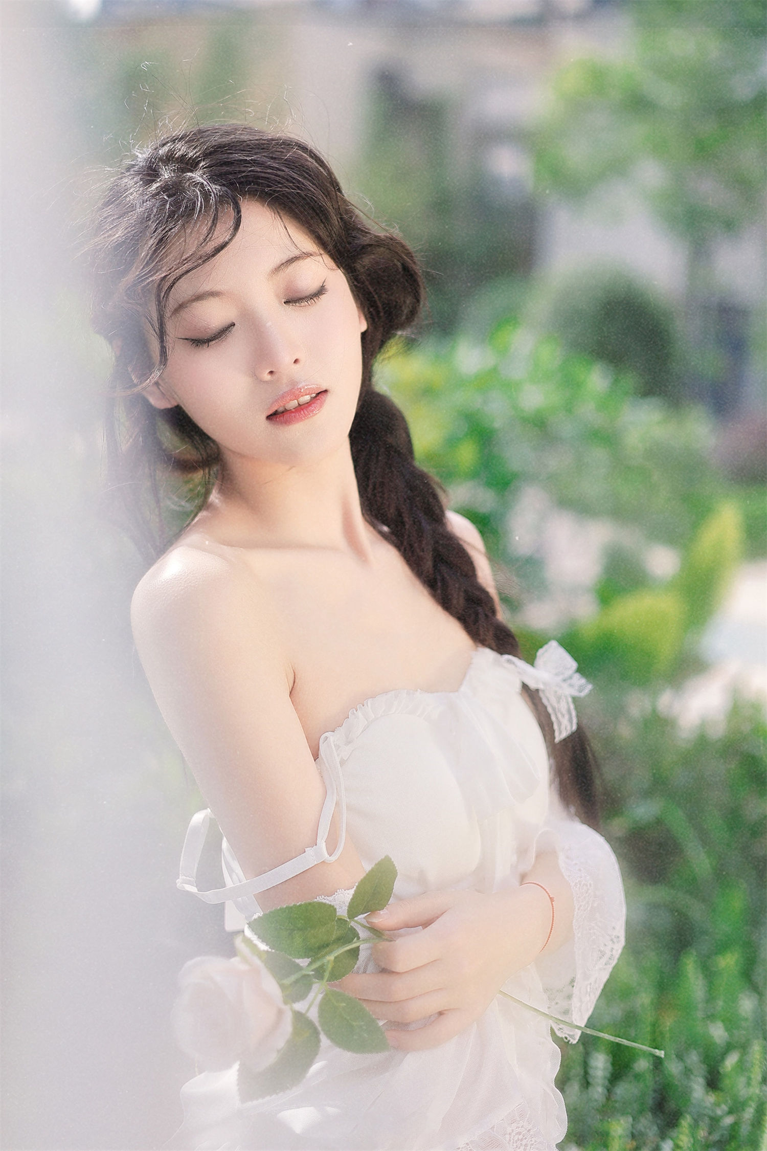 美女写真:轻熟美女白纱睡裙纯欲风美拍,绝美容颜如夏花般绚烂