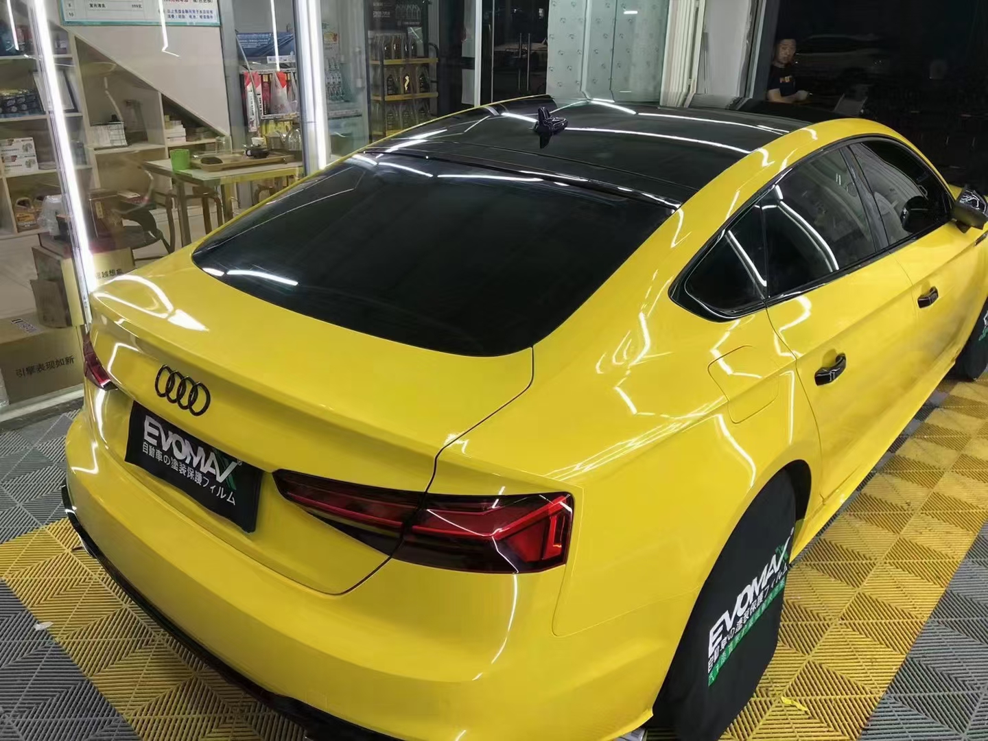 很黄很优美,白色奥迪a5改色膜evomax易玛水晶柠檬黄