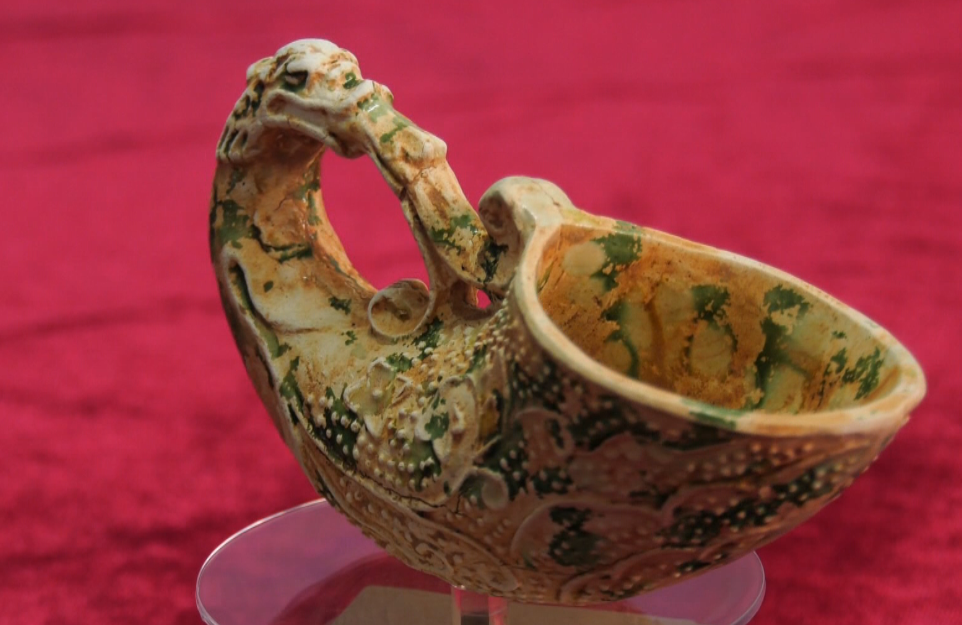 罕见!云和唐代古墓里发掘出 "唐三彩来通杯"!