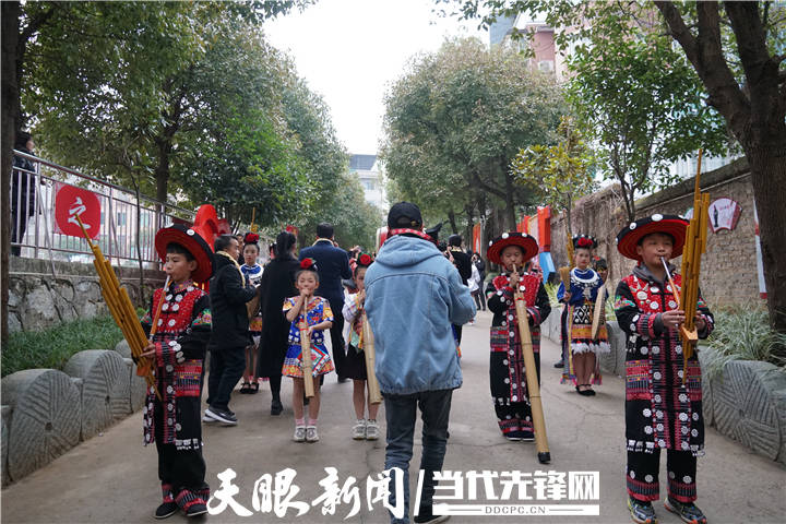 加强民族团结 构建和谐校园