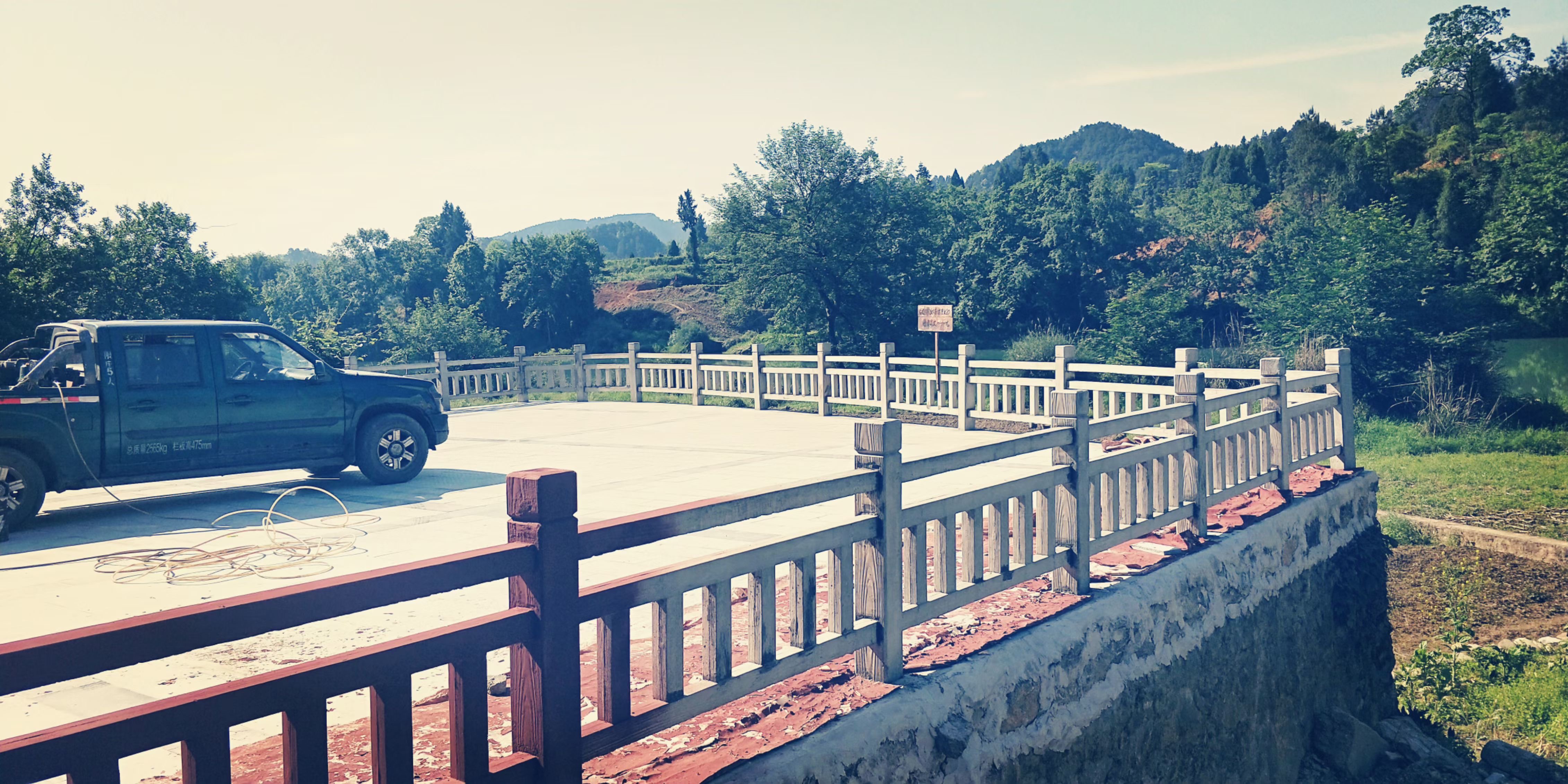 仿木栏杆,仿木护栏,仿石栏杆请找:贵州胜丰园林景观工程