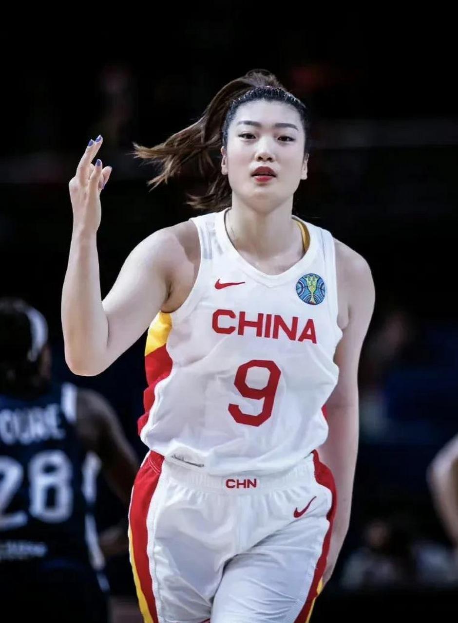 中国女篮 李梦为什么这样不知错改错,就像没事发生过一样,跑去美国