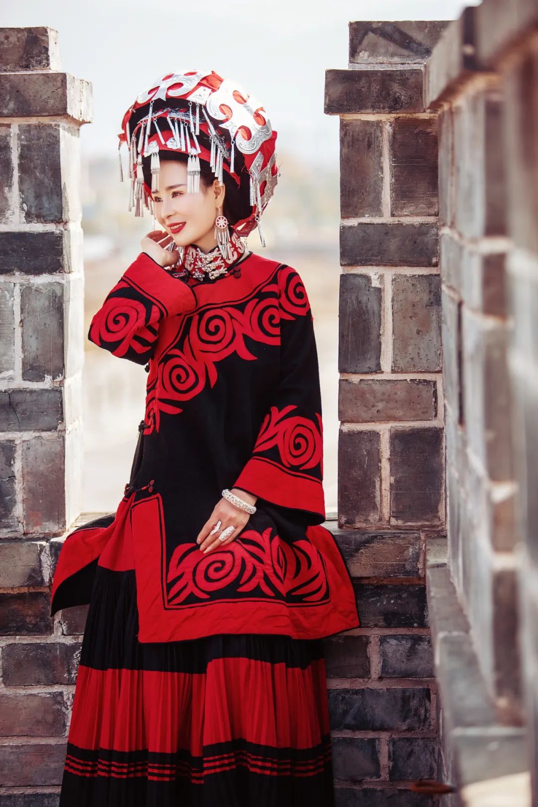 凉山非物质文化遗产的瑰宝 彝族服饰