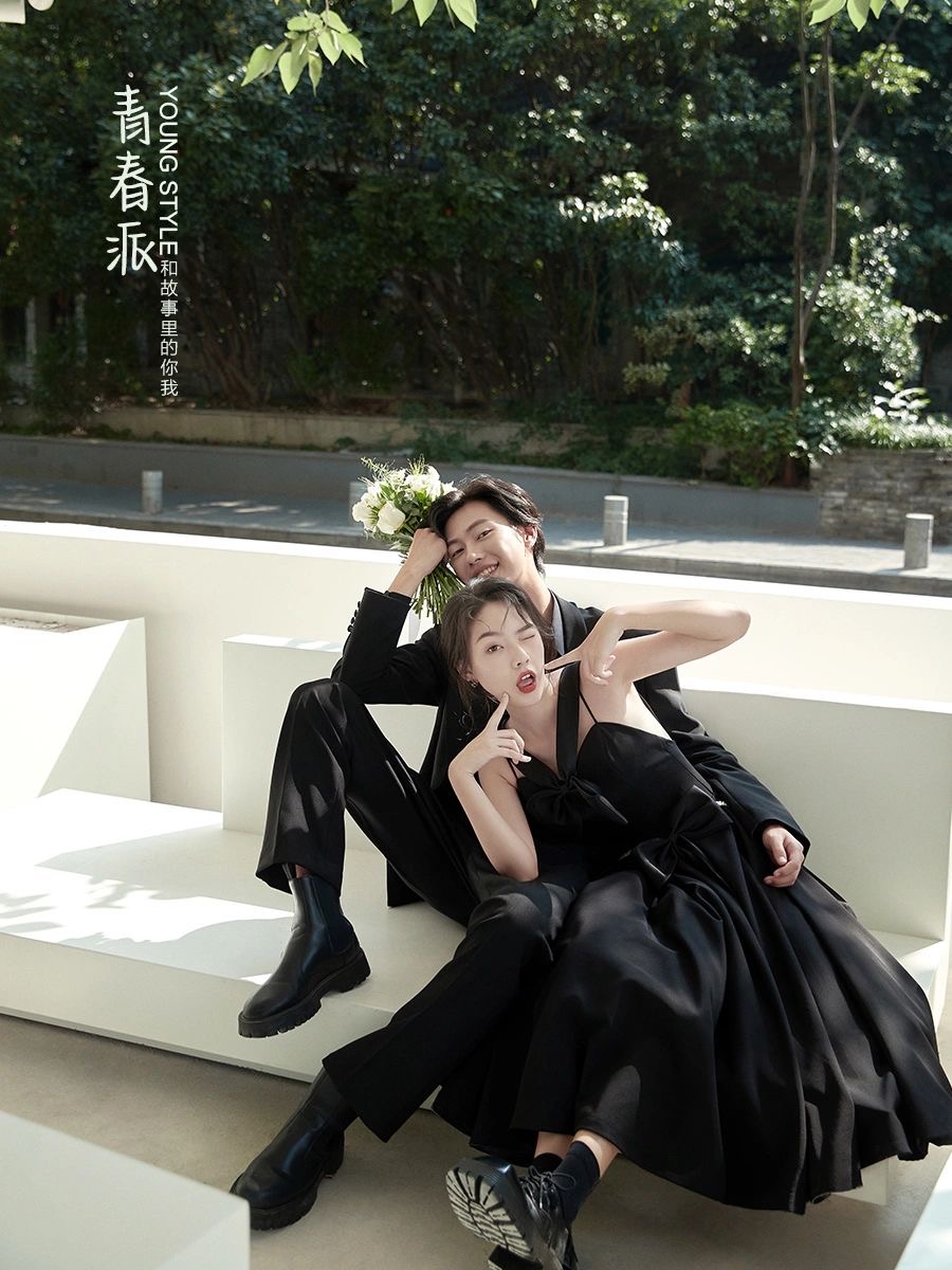 一眼心动的黑纱街拍婚纱照 ins风好哇塞