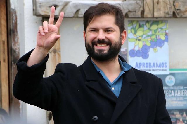 民调:超六成智利人对当选总统博里奇印象积极