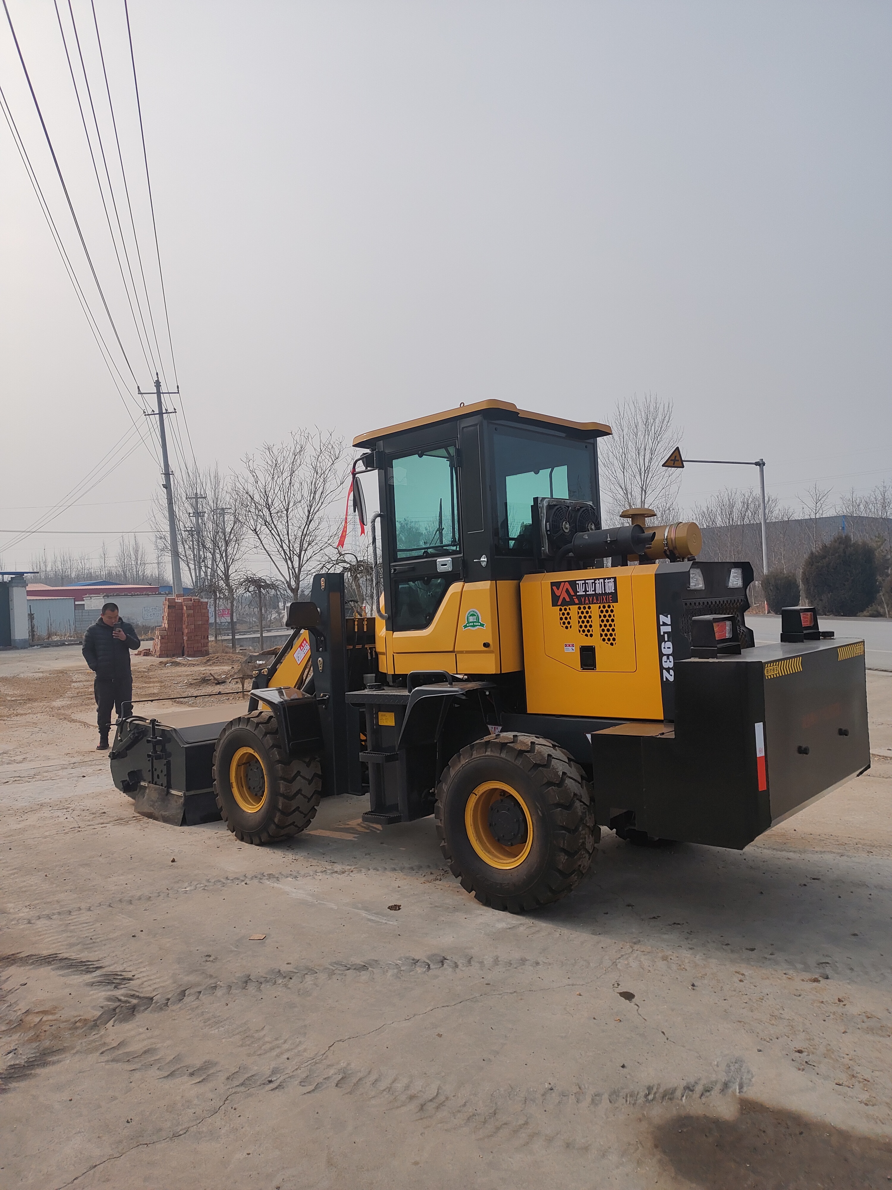装载机道路工程扫路车能清理潮湿路面吗?农村路面清扫的干净吗?