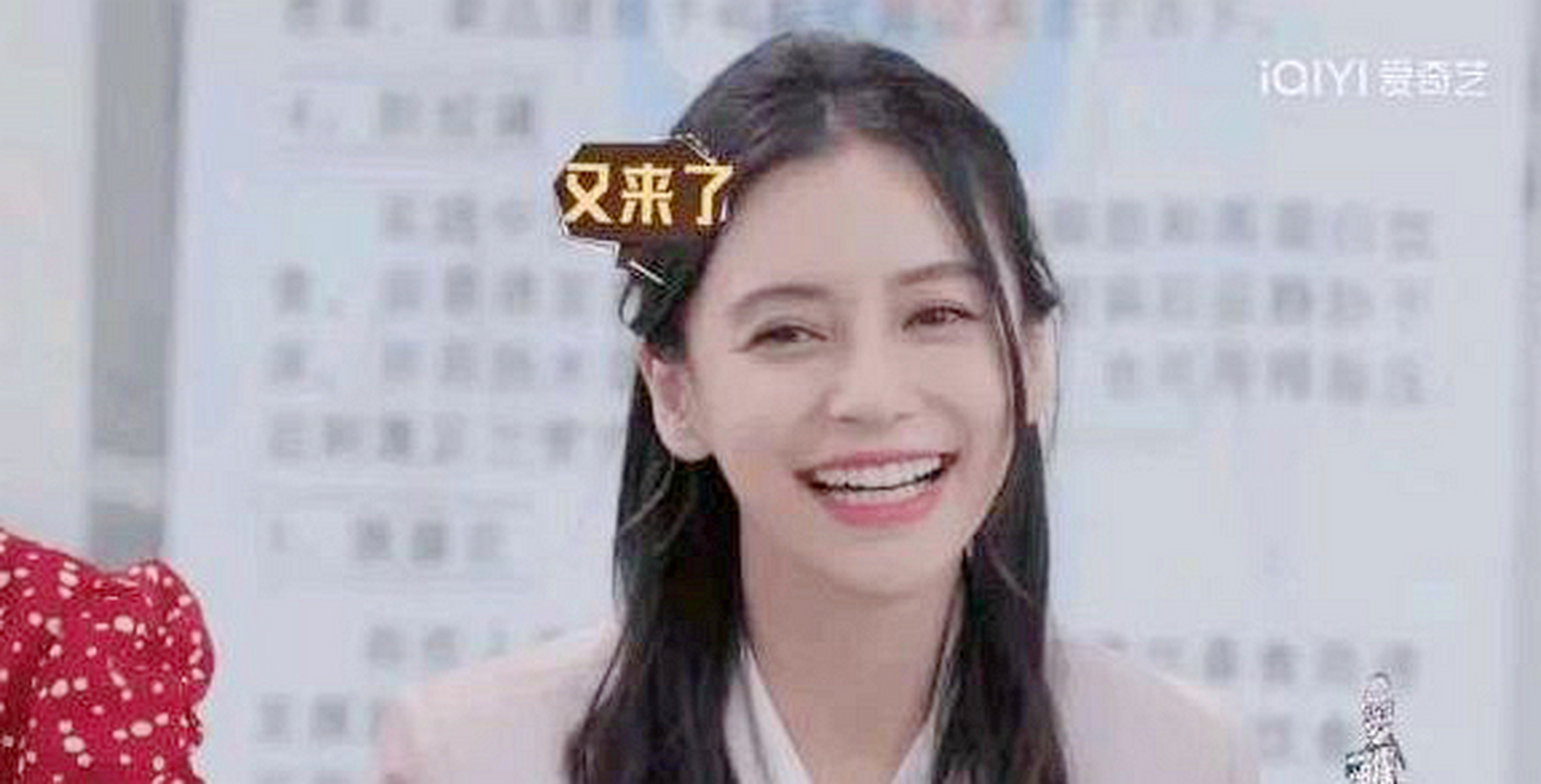 为什么angelababy的大嘴笑起来不露出牙龈,张柏芝刘亦菲似的小嘴笑