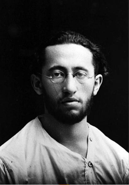 此时,他已经是柏林犹太社区的著名人物,经常组织集会讨论在巴勒斯坦