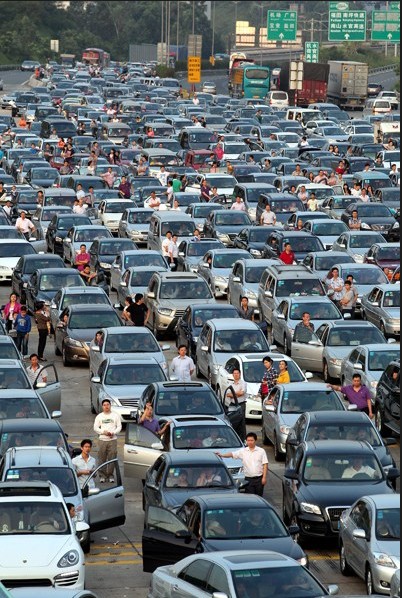 关于化解节假日高速公路交通拥堵的思考