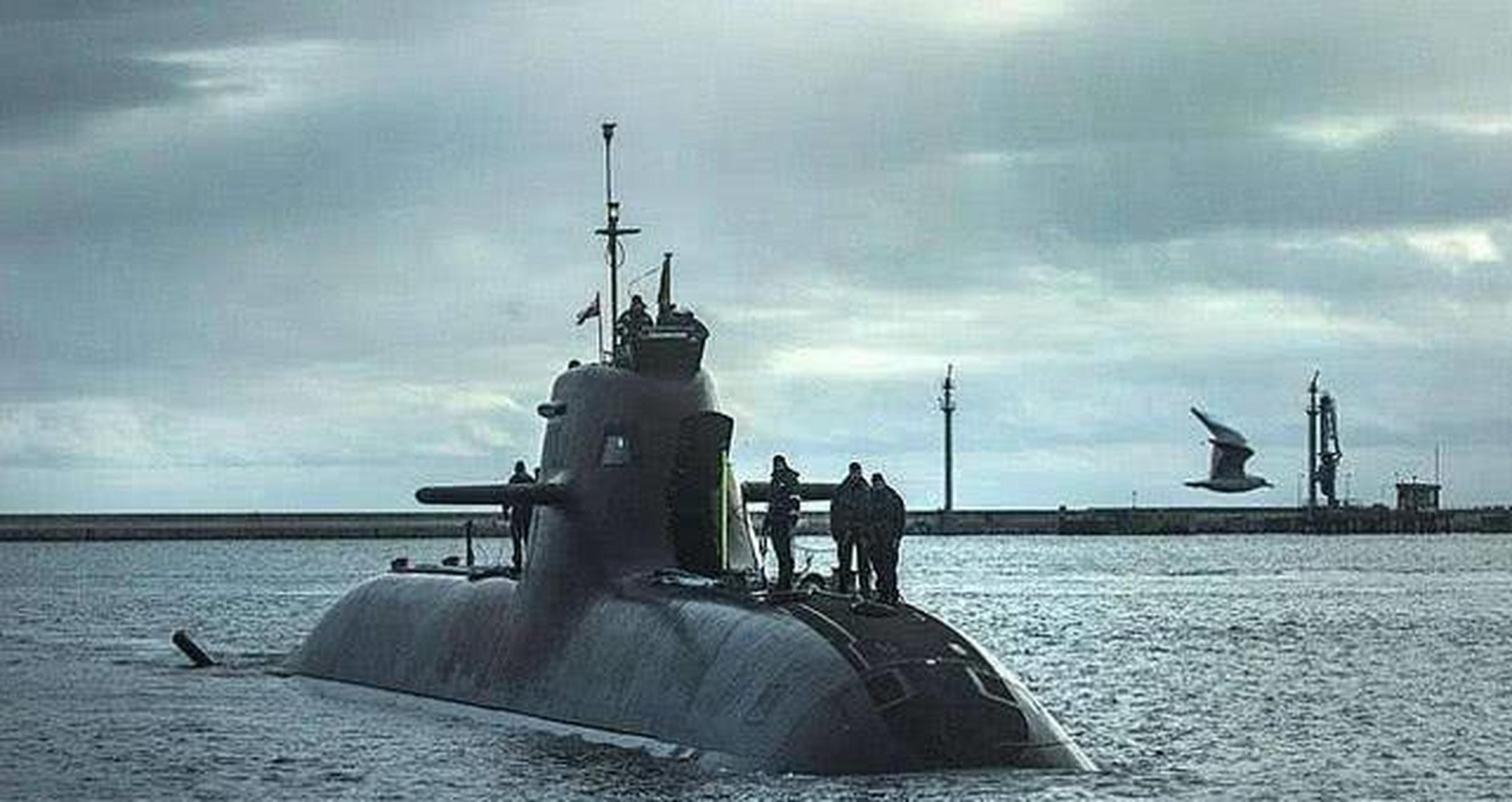 这款新加坡的218 sg型潜艇其实是之前德国216的变形.