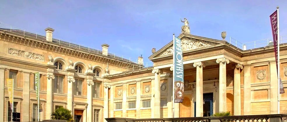 牛津大学阿什莫林博物馆的瓷器珍藏与艺术魅力