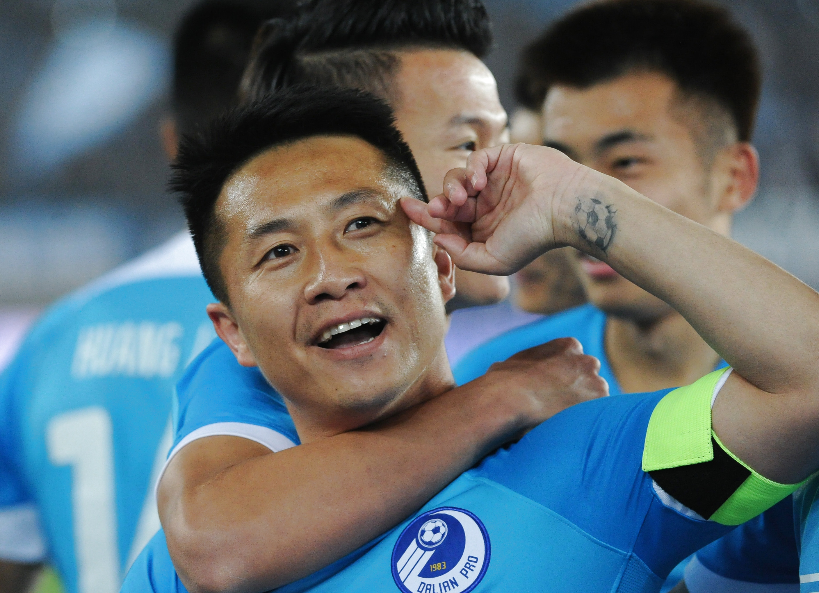 足球——中超:大连人胜南通支云(2)