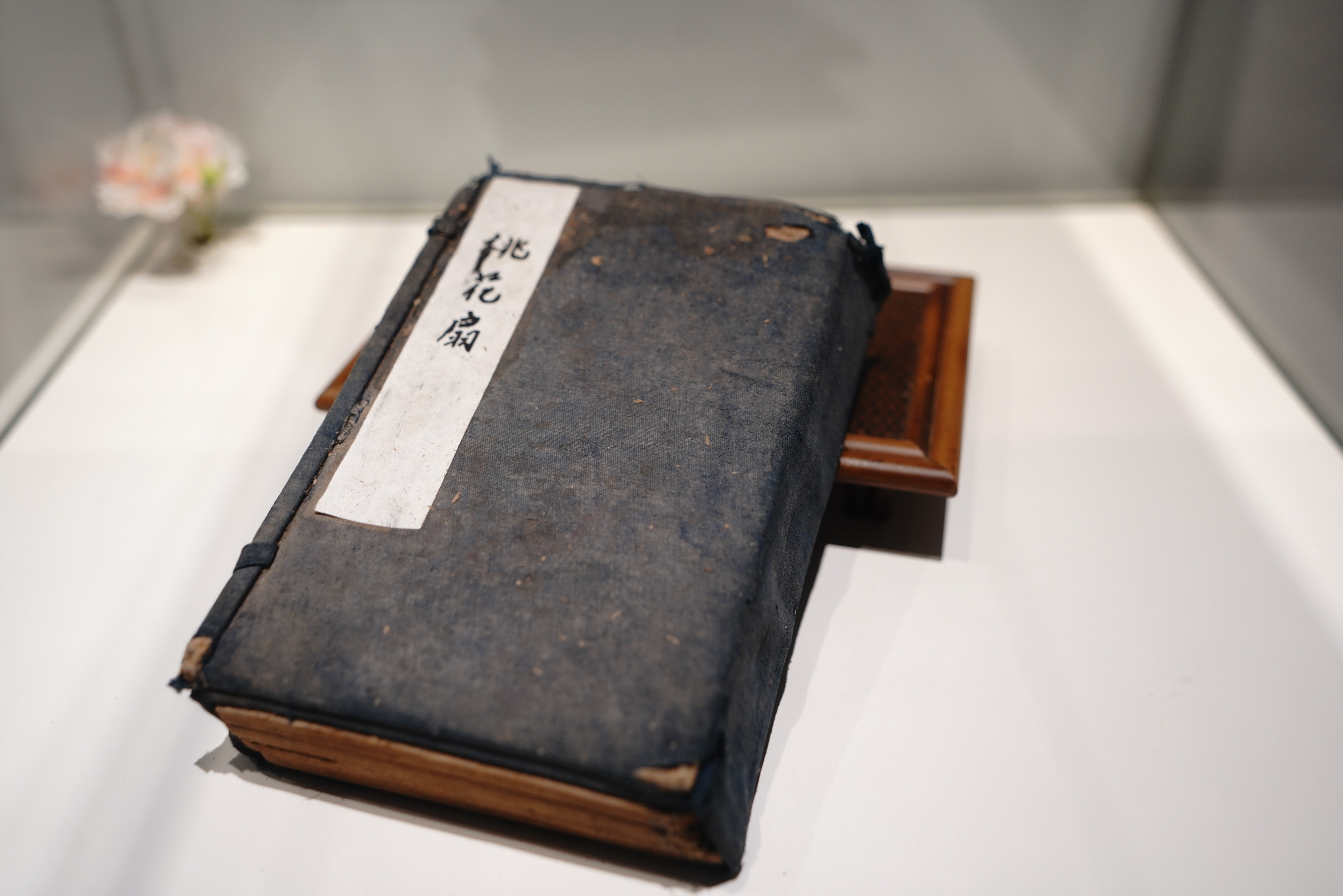 世界读书日,来奉贤图书馆看莎士比亚与汤显祖"双峰并秀"