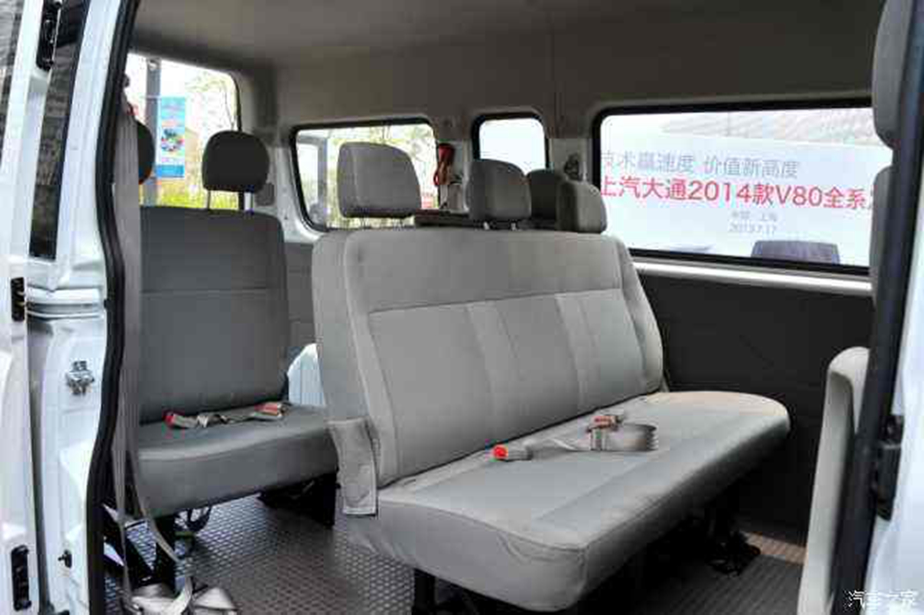 能拉人载货,内部空间太强大,大通v80plus给你不一样的乘车体验
