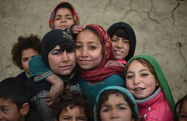 饱受战争蹂躏的阿富汗人民