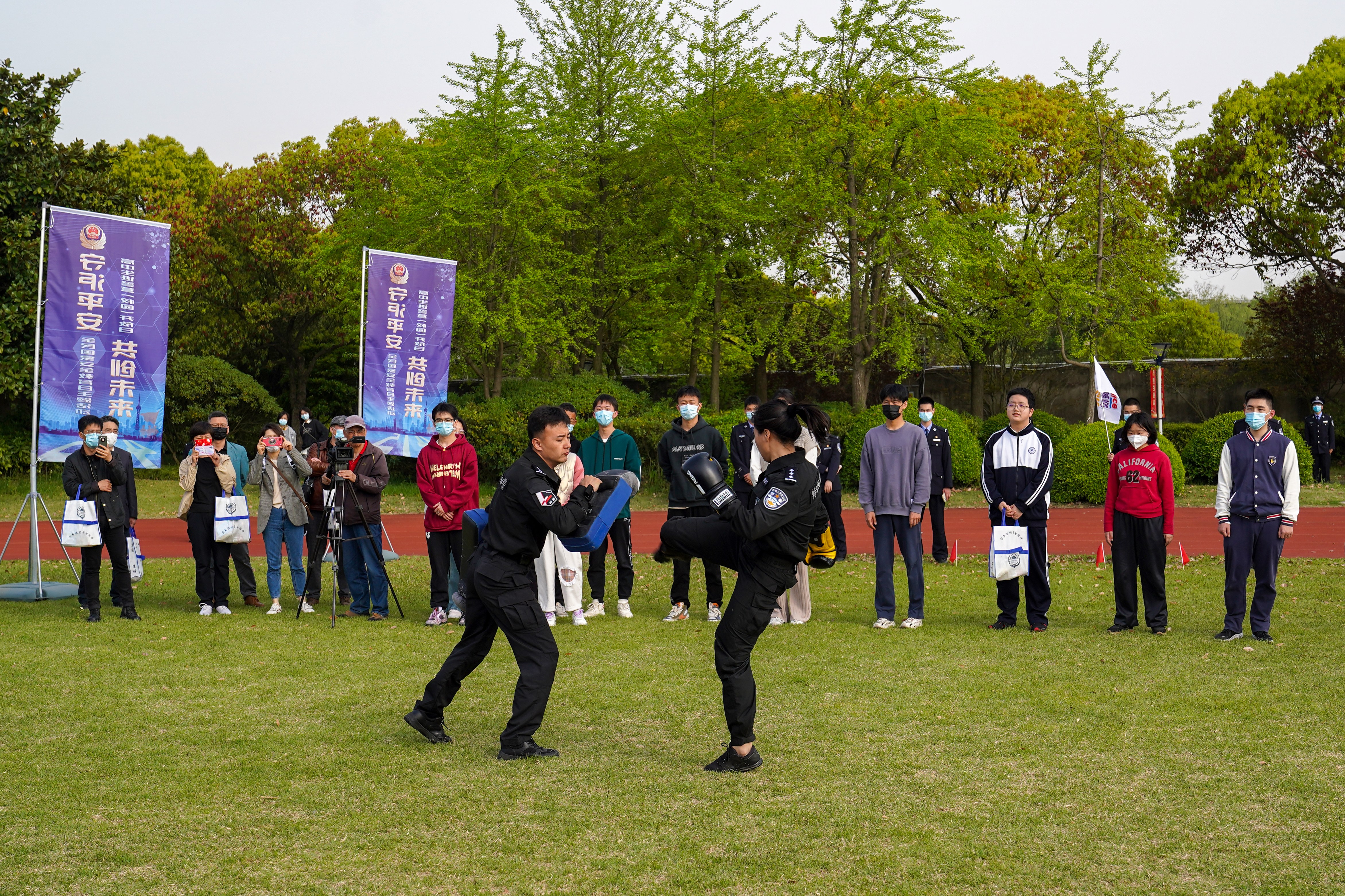 上海公安学院今年计划招录600人,昨举行"高中生进警营"开放活动